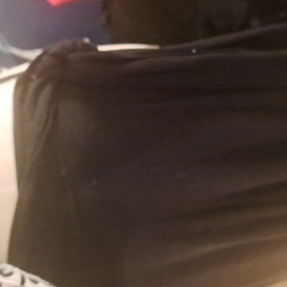 BUY 4 $26.     TOP AND PANTS - Picture 4 of 8